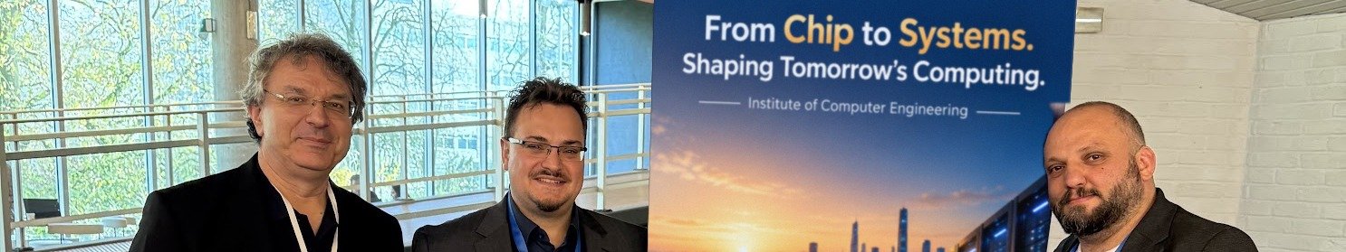 ITI-Team neben dem Roll-up „From Chip to Systems. Shaping Tomorrow’s Computing.“