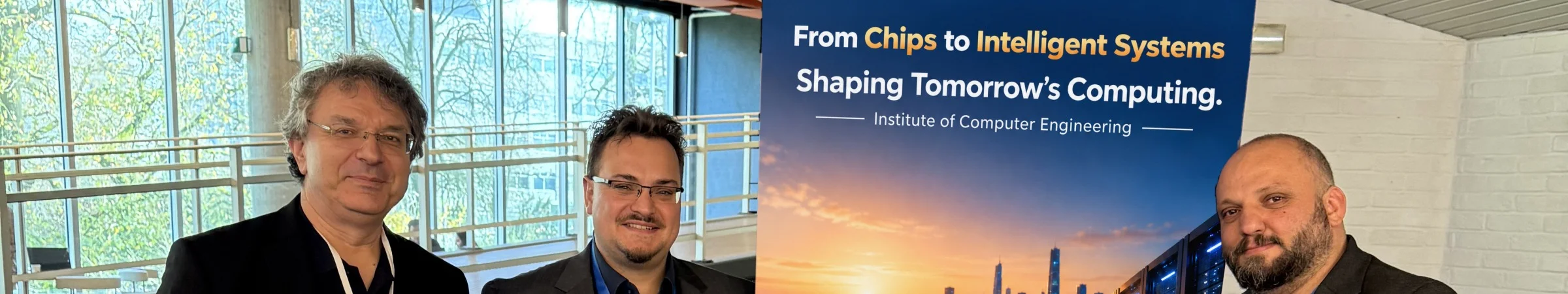 ITI-Team neben dem Roll-up „From Chips to Intelligent Systems. Shaping Tomorrow’s Computing.“